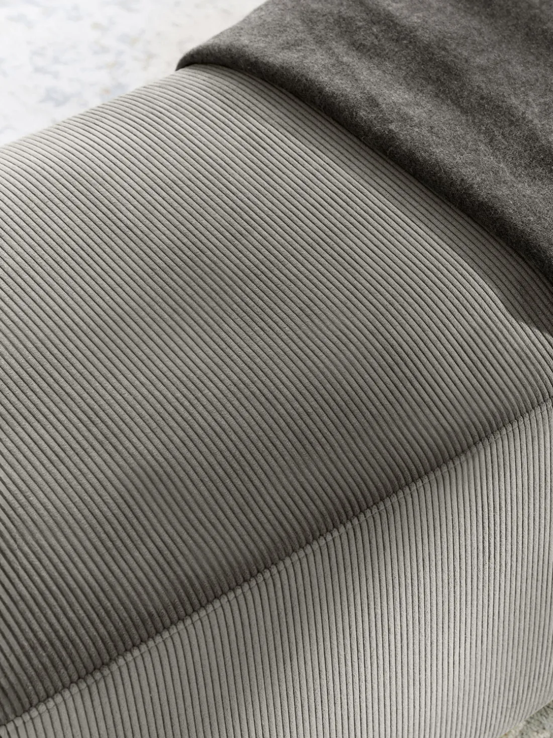 Puf reposapiés de pana Melva, 99 x 42 cm