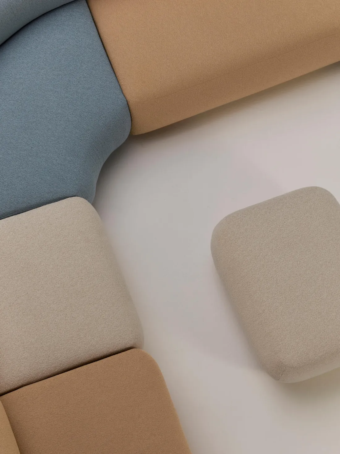 Puf reposapiés en tejido bouclé Sofia