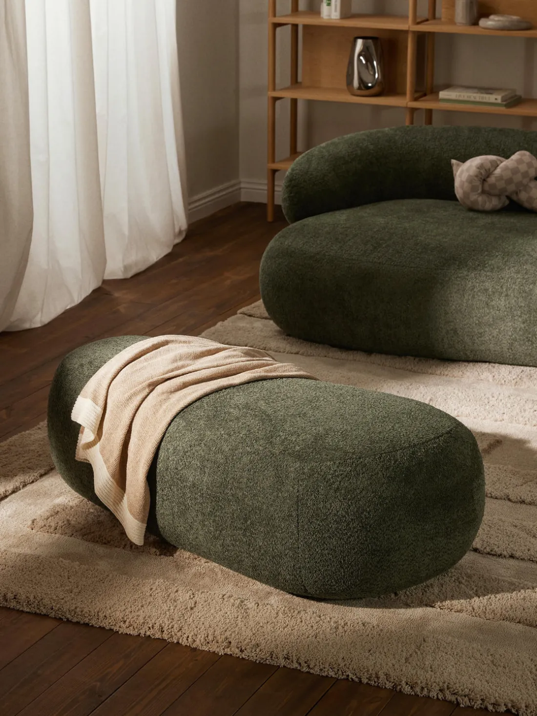 Puf reposapiés grande de borreguillo bouclé Alba