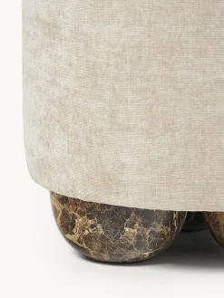 Puf reposapiés tapizado con patas de bola de mármol Lino