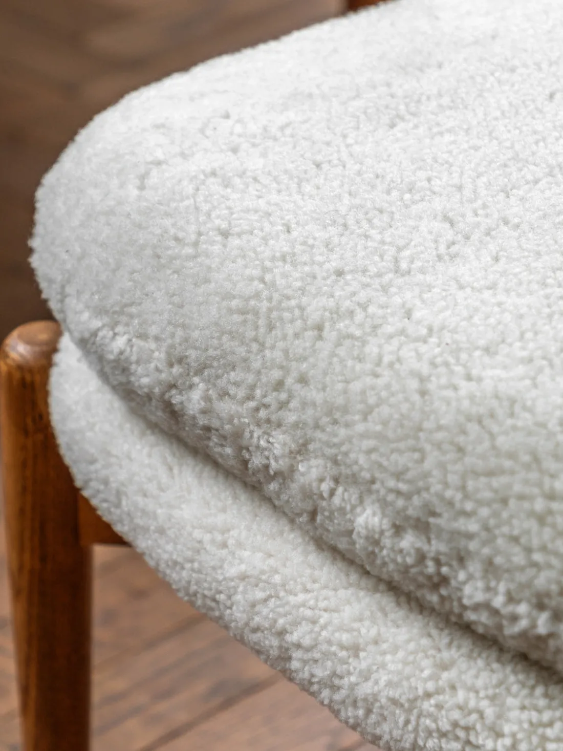 Reposapiés puf de borreguillo Datsun