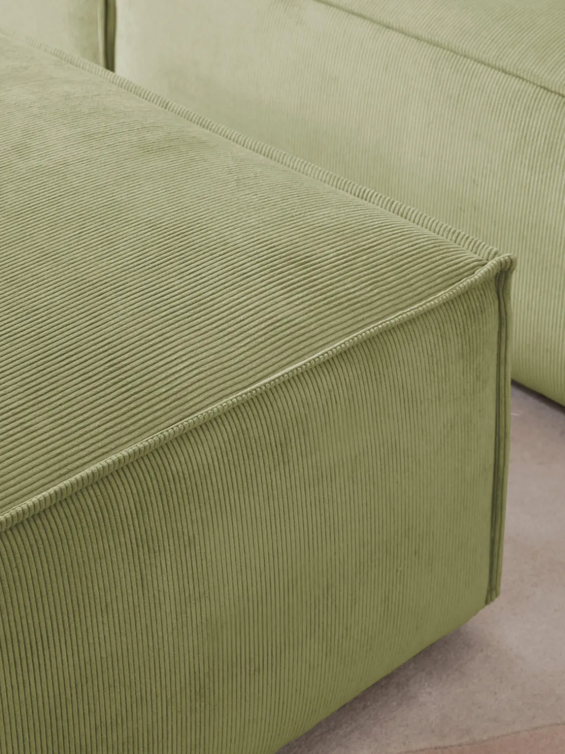 Reposapiés puf de pana Lennon