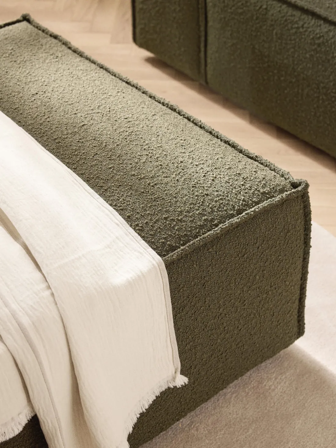 Reposapiés puf en tejido bouclé Lennon