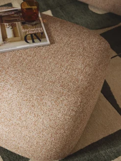 Reposapiés puf en tejido bouclé Wolke