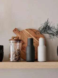 Salero y pimentero de diseño con tapa de haya Bottle Grinder, 2 uds.