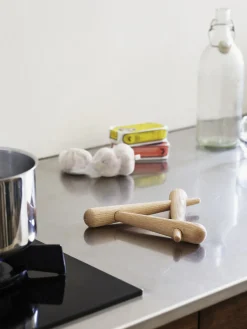 Salvamanteles de madera Trivet