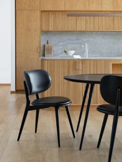 Silla artesanal de cuero y madera Rock