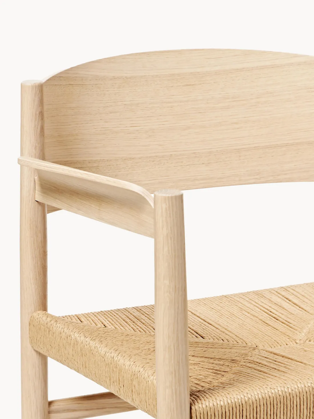 Silla artesanal de madera y mimbre con reposabrazos Nestor