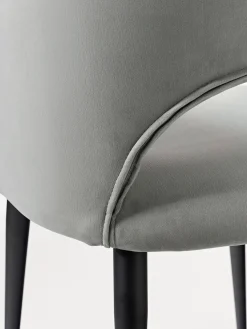 Silla con reposabrazos de terciopelo Rachel