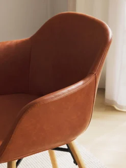 Silla con reposabrazos de cuero sintético Fiji