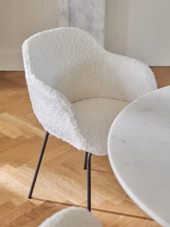 Silla con reposabrazos de borreguillo Fiji