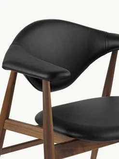 Silla con reposabrazos de madera de nogal Masculo