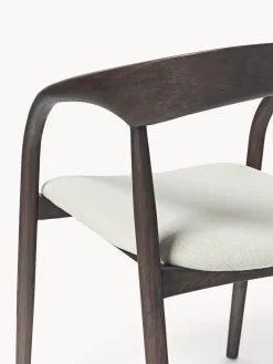 Silla con reposabrazos de madera de fresno y asiento tapizado Camille