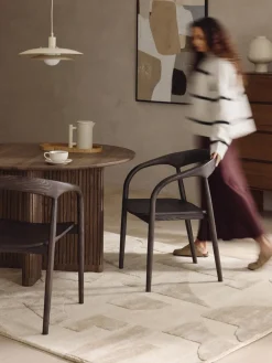 Silla con reposabrazos de madera de fresno Camille