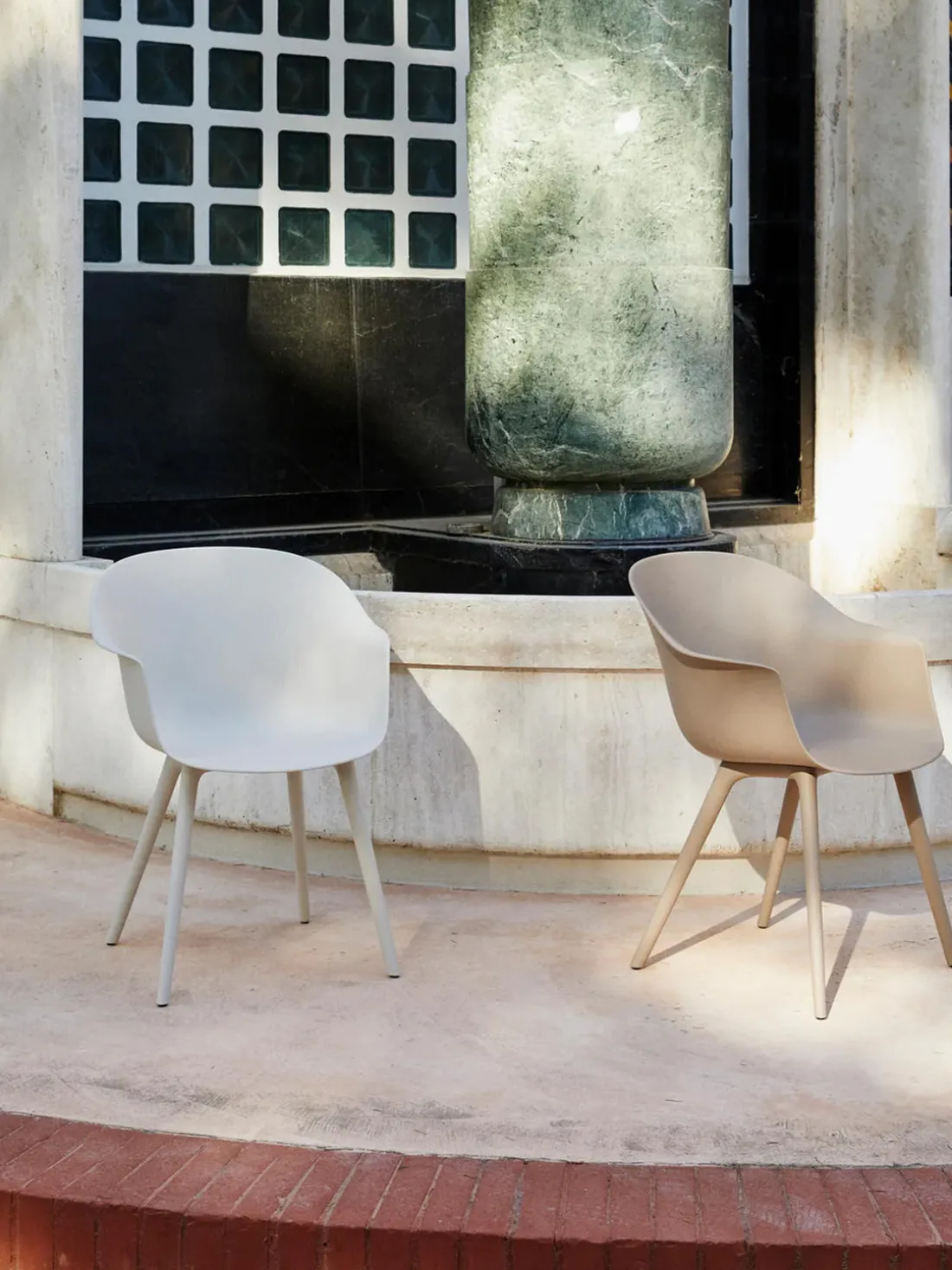 Silla con reposabrazos para exterior Beetle