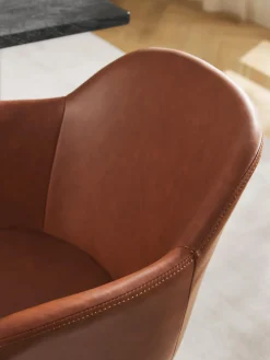 Silla de cuero sintético con reposabrazos Fiji