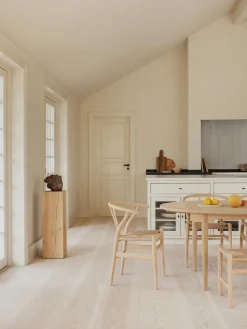 Silla de madera con asiento tejido a mano CH24 Wishbone Chair