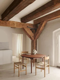 Silla de madera con asiento tejido a mano CH36