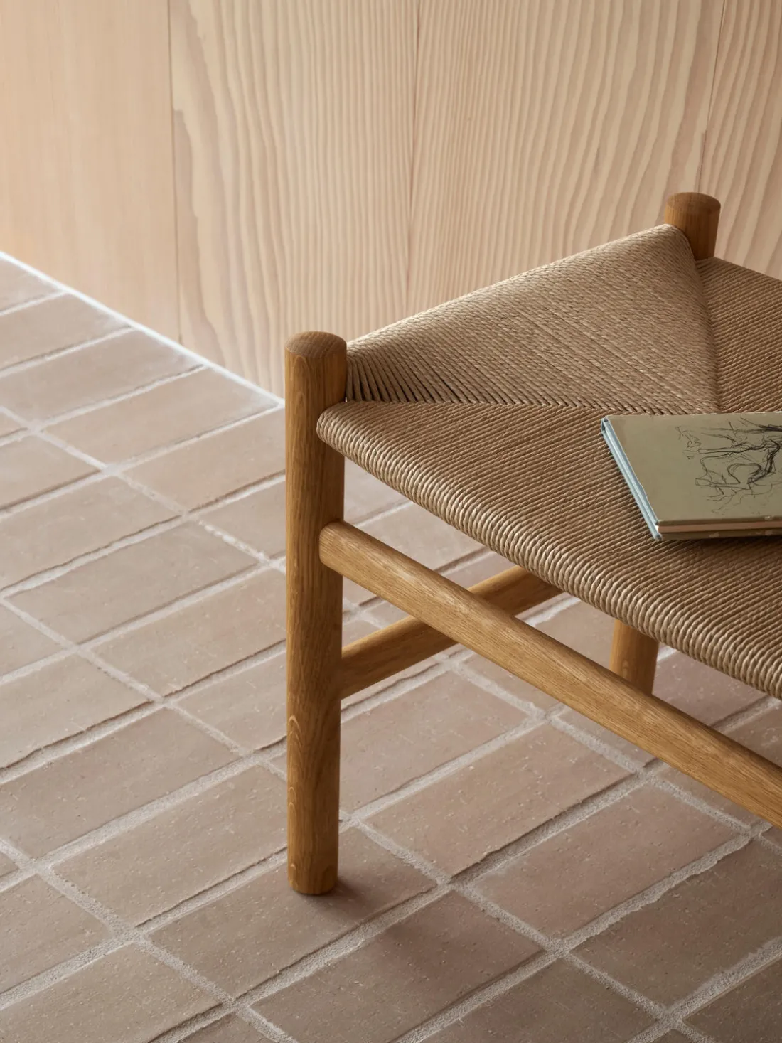 Silla de madera con asiento tejido a mano CH36