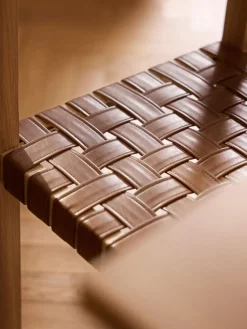 Silla de madera con asiento de cuero Liza