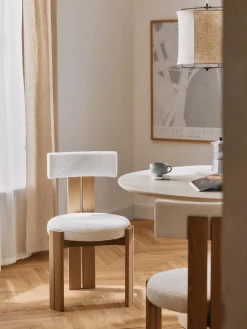 Silla de madera con tapizado bouclé Katya