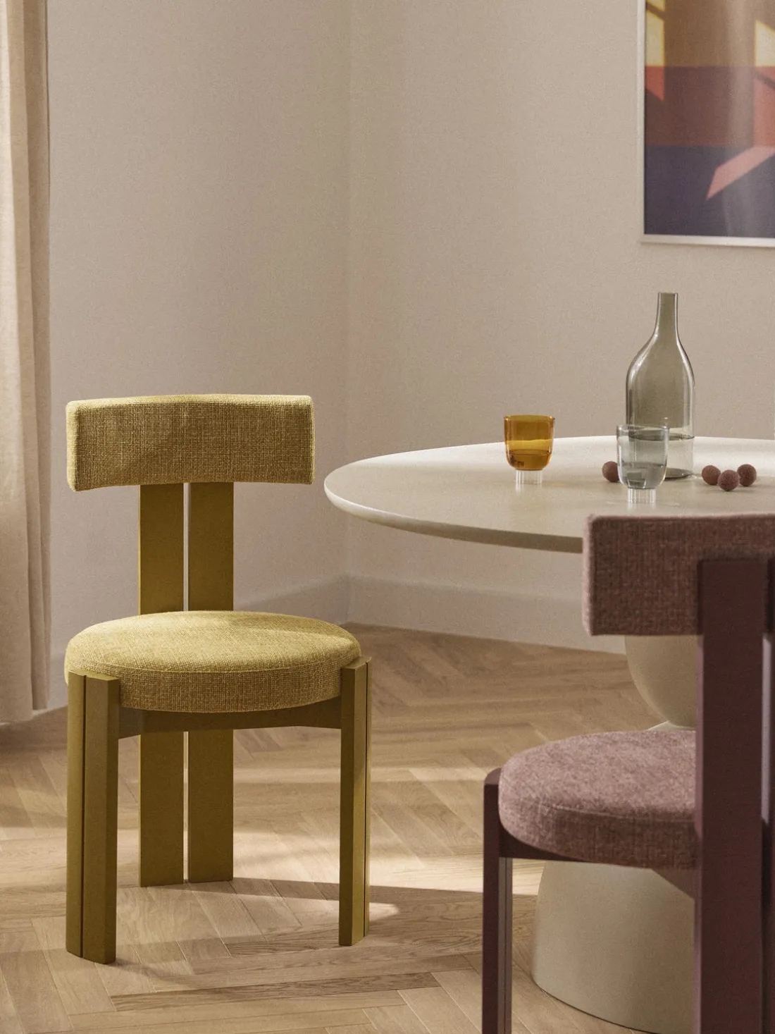 Silla de madera tapizada Katya