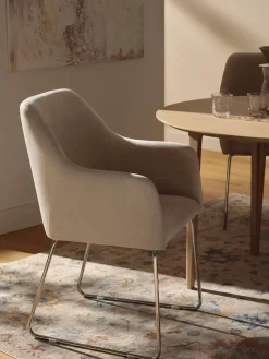 Silla de terciopelo con reposabrazos Isla