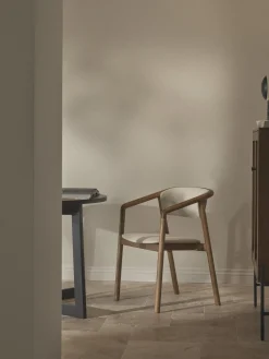 Silla tapizada con reposabrazos Gali