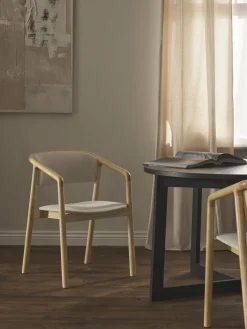 Silla tapizada con reposabrazos Gali