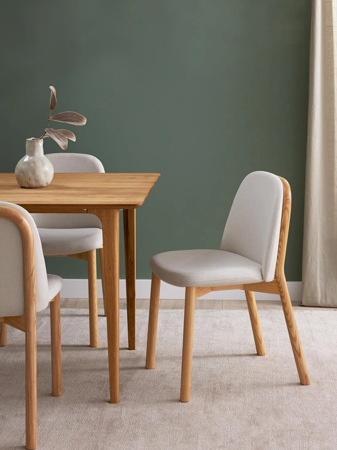 Silla tapizada de madera de fresno Julie