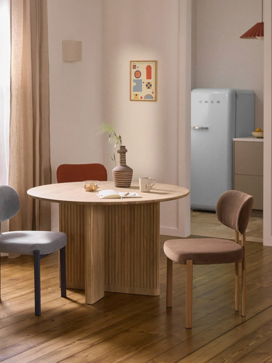 Silla tapizada de pana Adrien