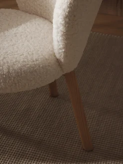 Silla tapizada en borreguillo Serena