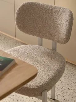 Silla tapizada en tejido bouclé Adrien