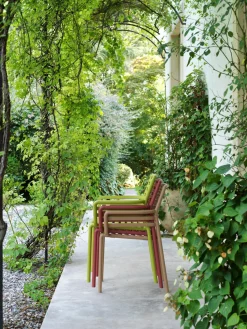 Sillas de jardín apilables con reposabrazos Doga, 2 uds.