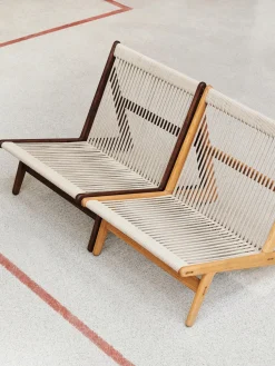 Sillón artesanal de madera de roble con cojín de asiento MR01 Initial