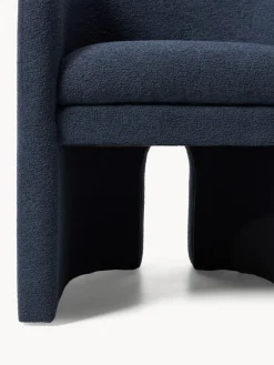 Sillón con reposabrazos en tejido bouclé Mairo