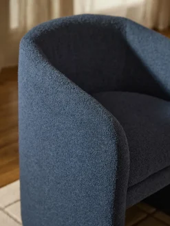 Sillón con reposabrazos en tejido bouclé Mairo