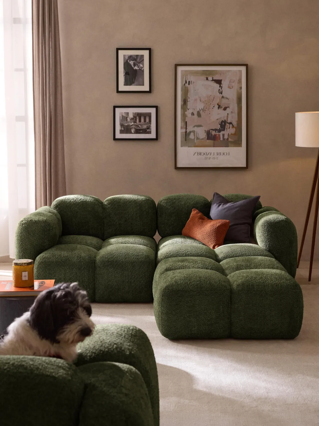 Sofá modular de borreguillo bouclé con reposapiés Tayla (3 plazas)