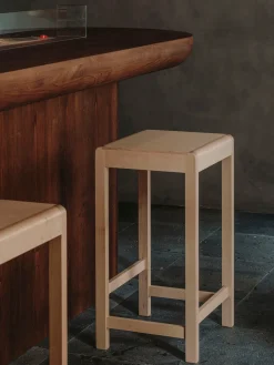 Taburete alto de madera de abedul 01