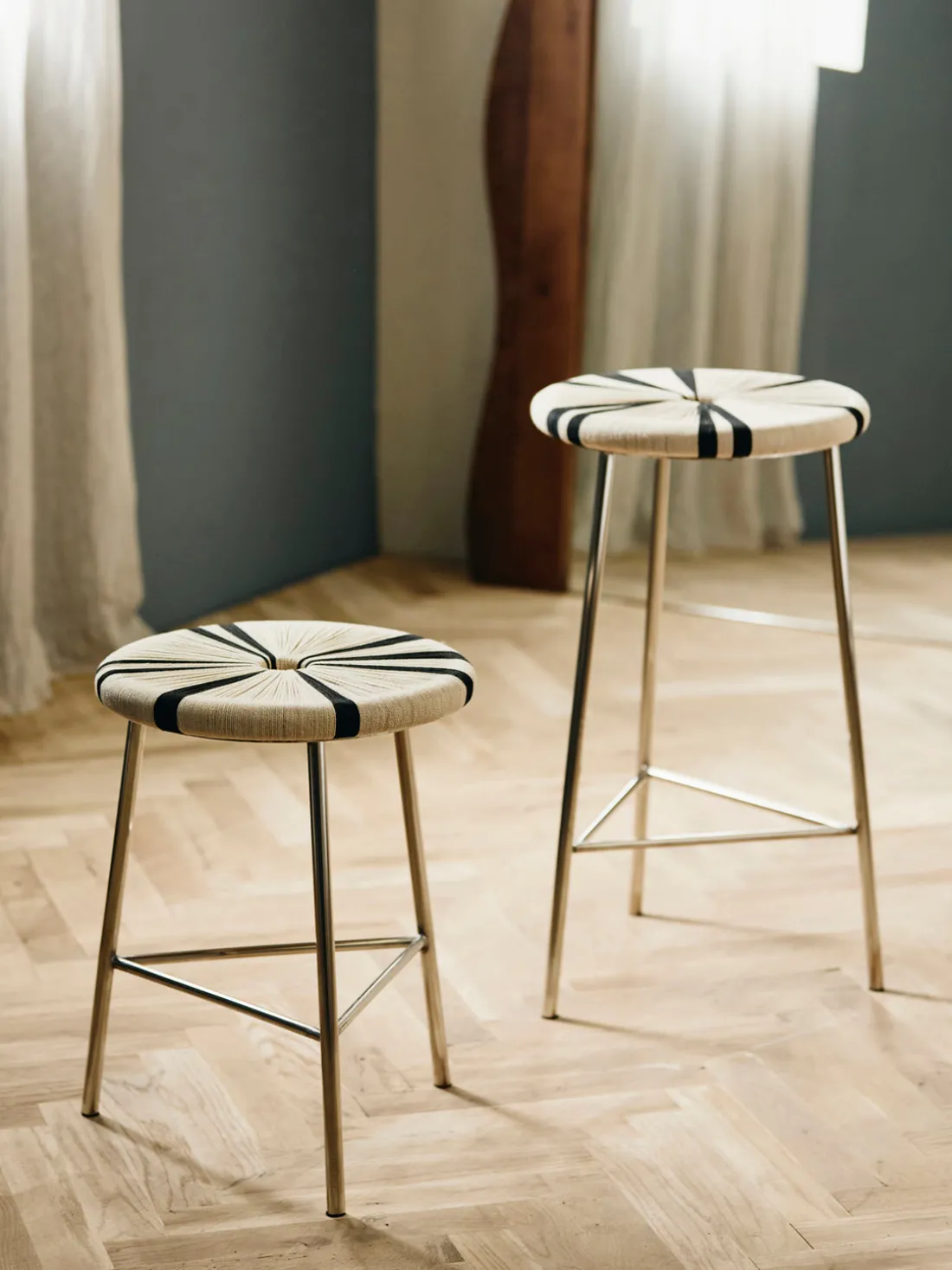 Taburete bajo Morice, negro/ivory