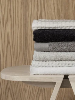 Taburete de madera de roble Avio