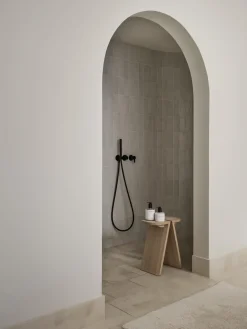 Taburete de madera de roble Avio