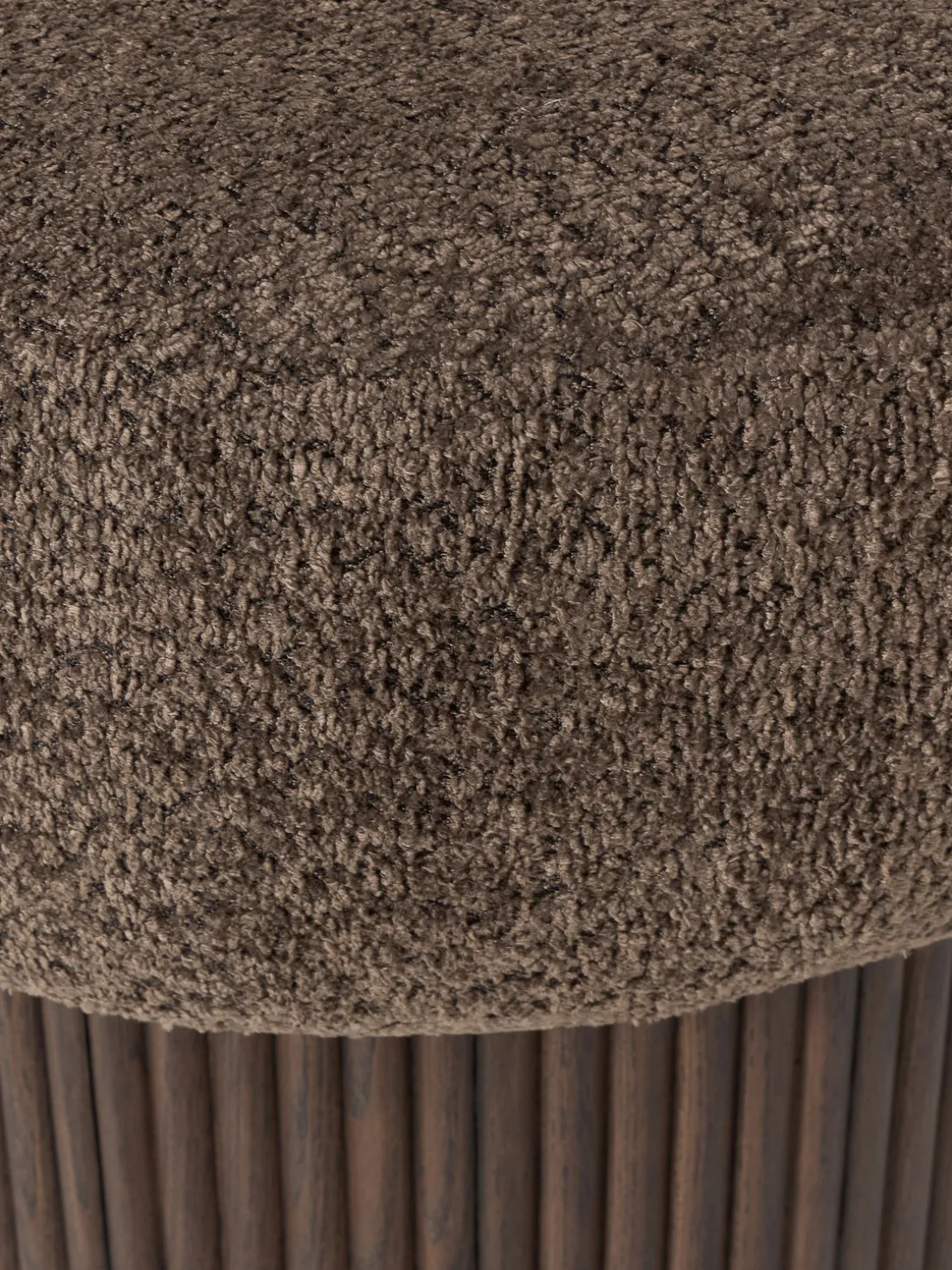 Taburete pequeño tapizado en borreguillo bouclé con espacio de almacenamiento Nala