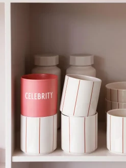 Taza de diseño con letras Favourite CELEBRITY