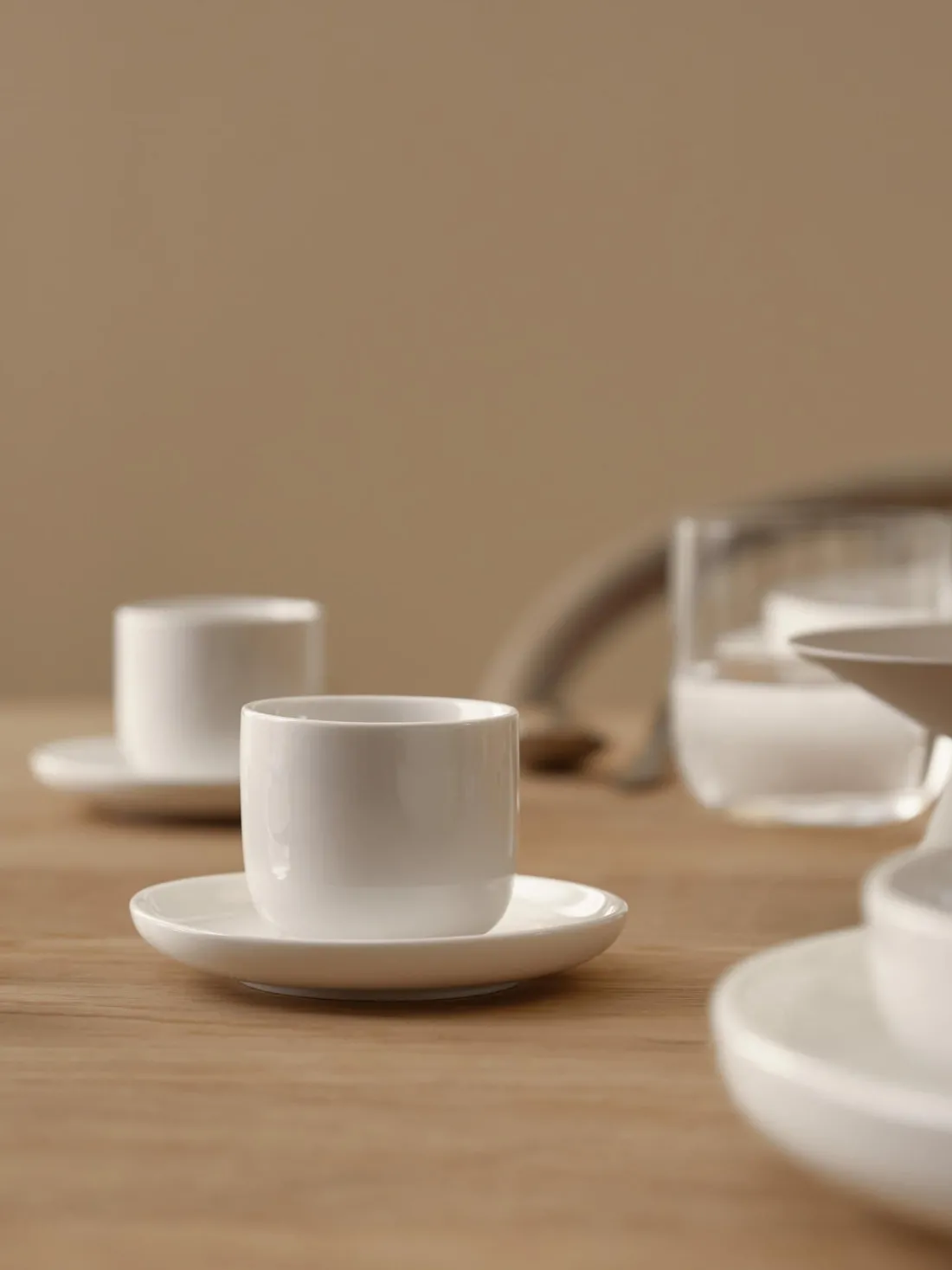 Tazas de café espresso de porcelana con platitos Nessa, 4 uds.