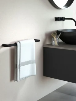 Toallero de metal Vana