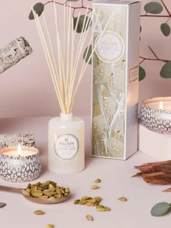 Vela perfumada artesanal Maison Blanc (eucalipto, cardamomo, salvia y corteza de hinoki)