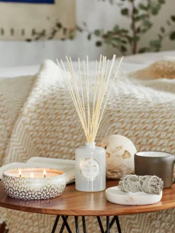 Vela perfumada artesanal de tres mechas Maison Blanc (eucalipto, cardamomo, salvia y corteza de hinoki)