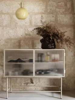 Vitrina con puertas de vidrio Haze