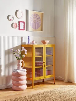 Vitrina de metal con cristal acanalado The Mixer